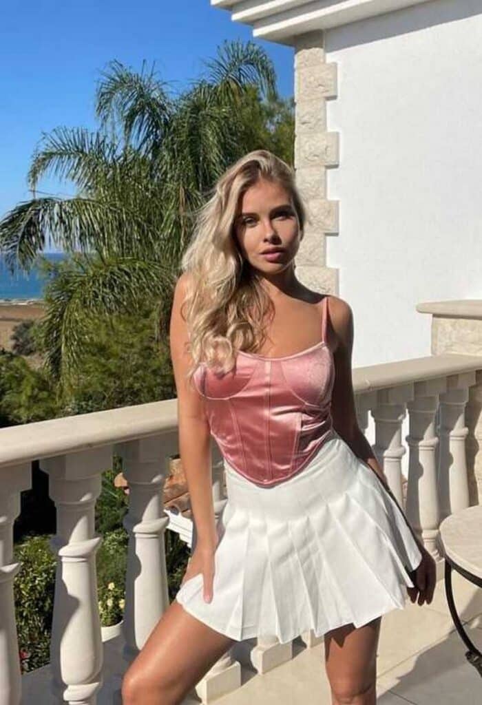 פאינה- תיית בת עשרים ושבע- באור המרכז