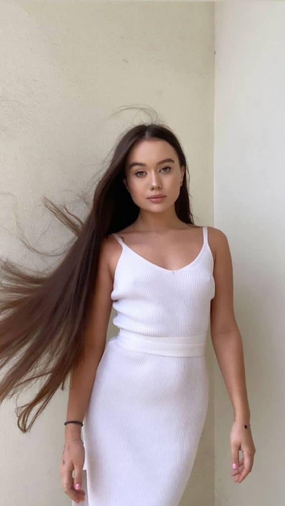 מרכז והסביבה-לולה – בחורה בת 18